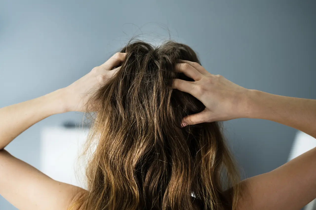 Comment réparer des cheveux secs avec des huiles essentielles ? 