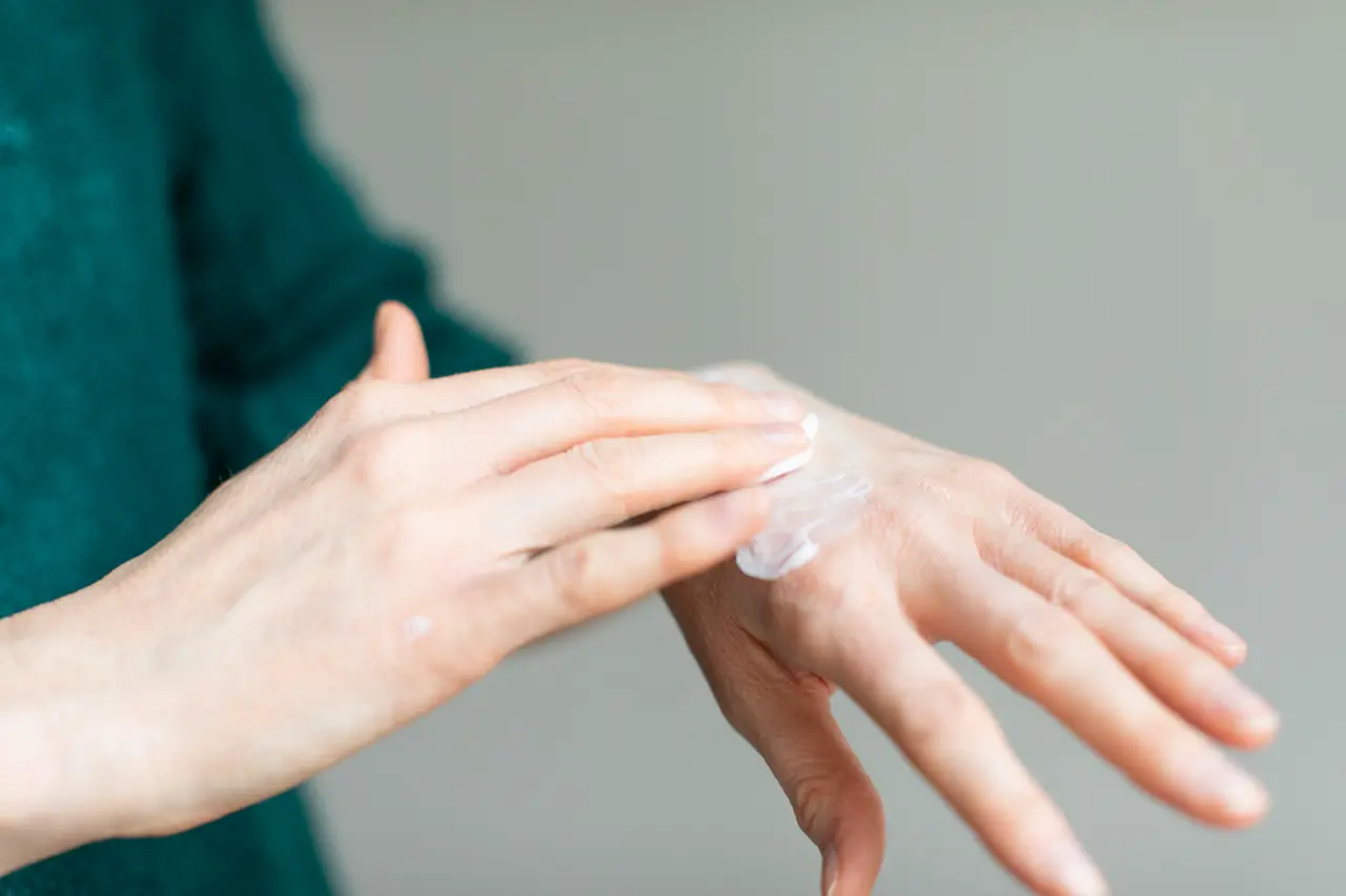 Crème pour les mains protectrice du froid avec des huiles essentielles