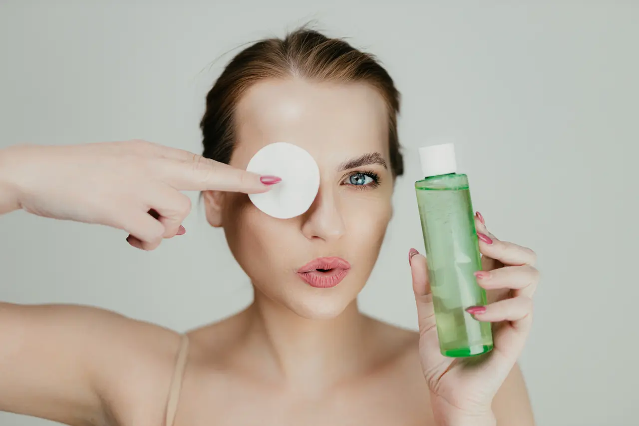 Eau micellaire aux huiles essentielles