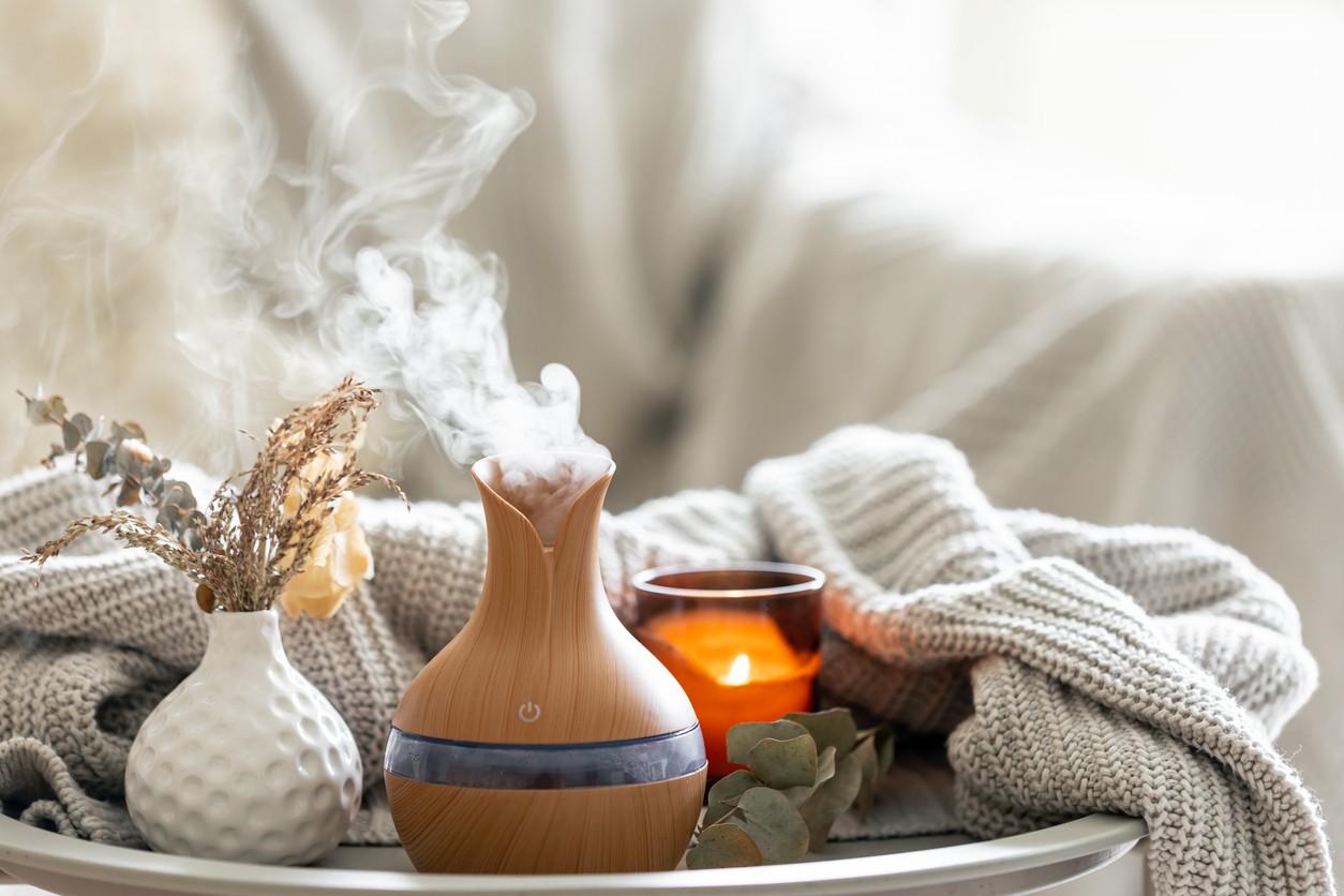 Créer une ambiance apaisante pour la méditation avec des huiles essentielles
